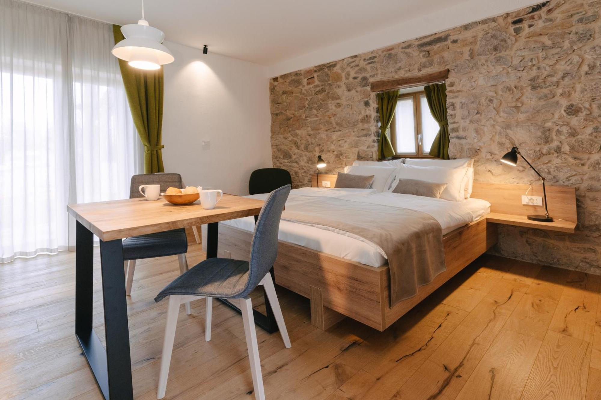 Pira Hotel بوستوينا المظهر الخارجي الصورة