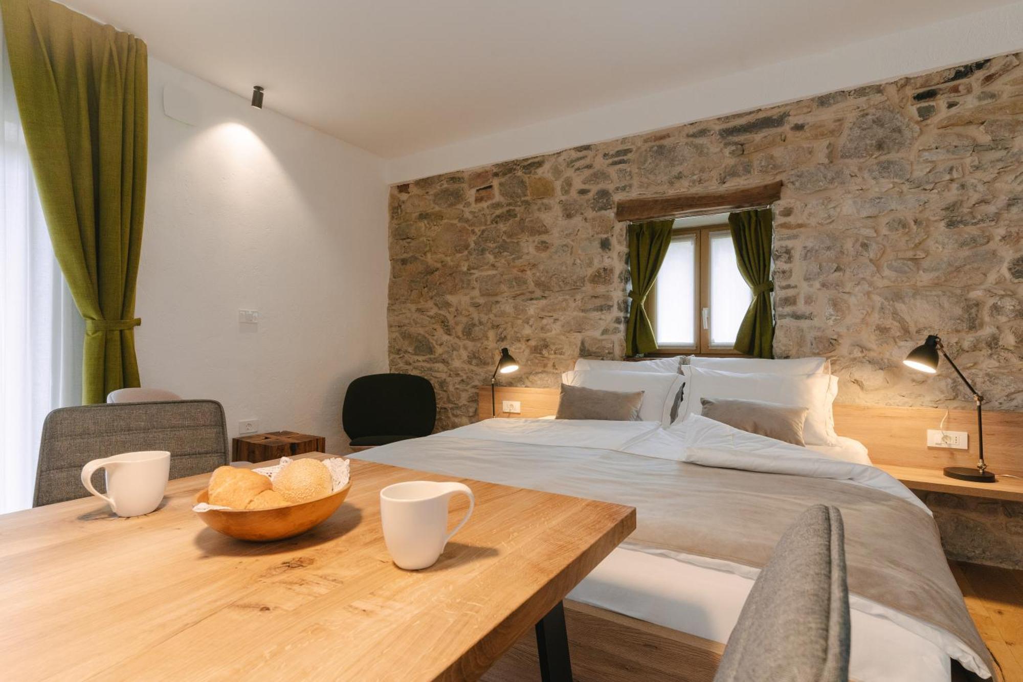 Pira Hotel بوستوينا المظهر الخارجي الصورة